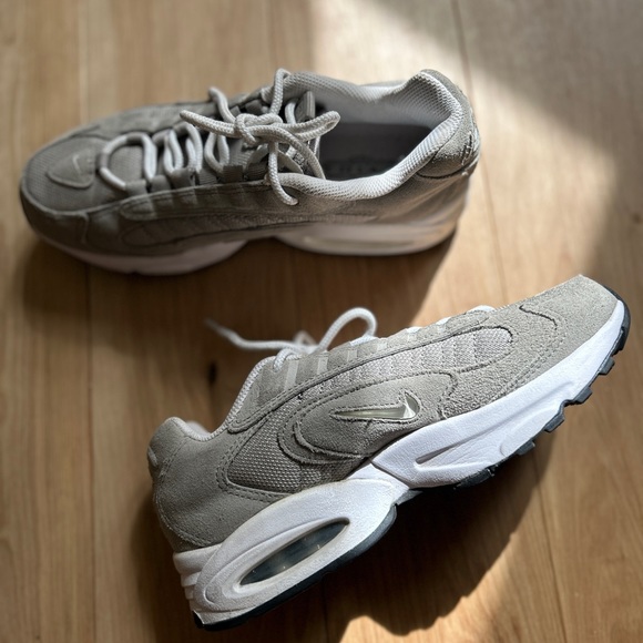 NIKE Air Max Triax Le Grey Suede - Picture 5 of 8
